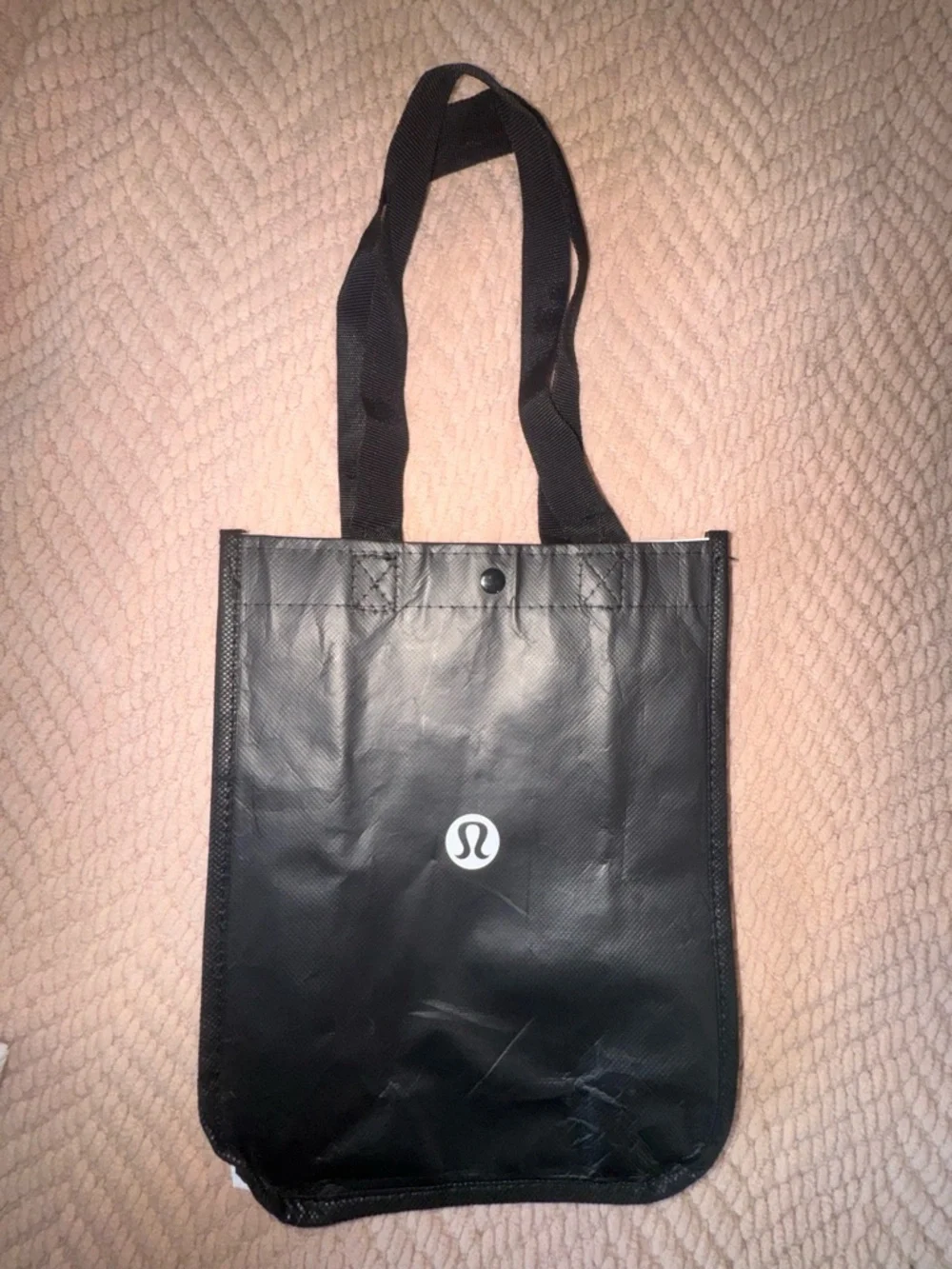 Lululemon reusable bag.